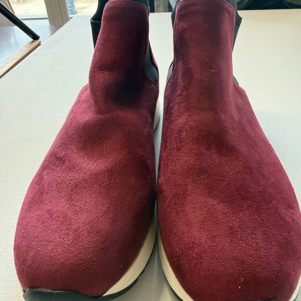 EUC Kenneth Cole REACTION Women's Cameron Chelsea Jogger Sneaker Burgundy 9 - Picture 9 of 11